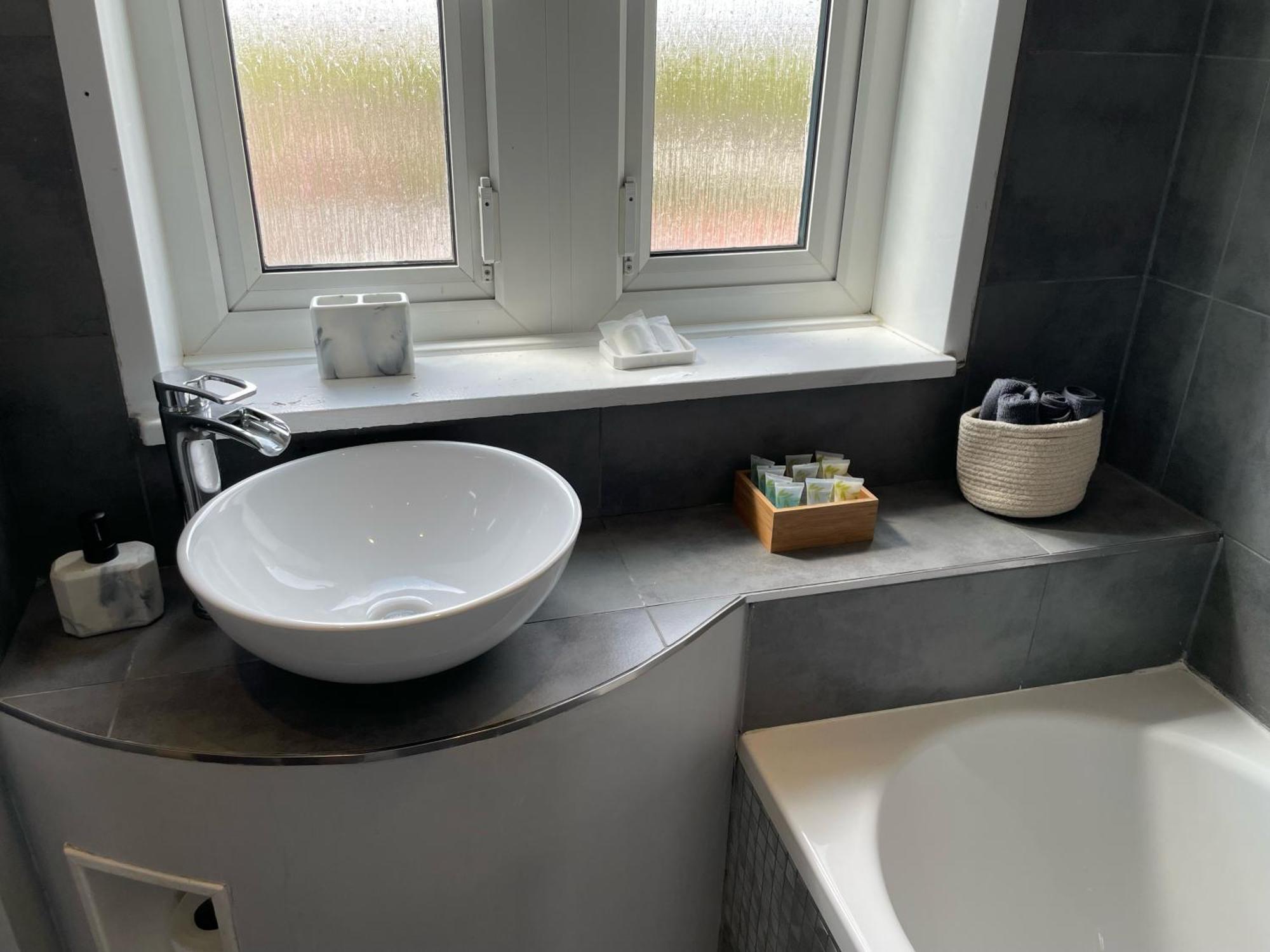 Top Floor 1 Bedroom Apartment With Views Over Londra Esterno foto