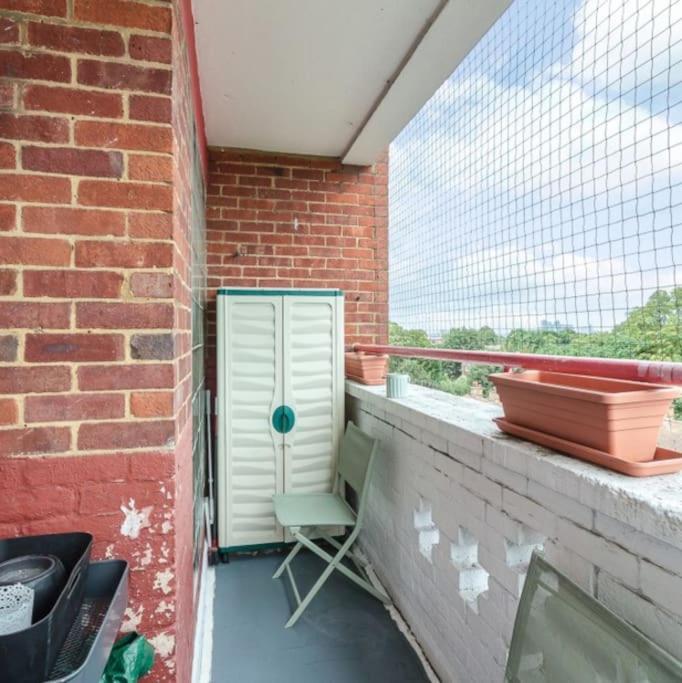 Top Floor 1 Bedroom Apartment With Views Over Londra Esterno foto